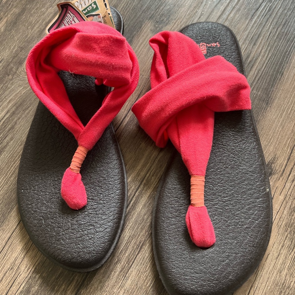 Womans Sanuk Yoga Sling 2 Yoga Mat Coral colored Sandals Size 9